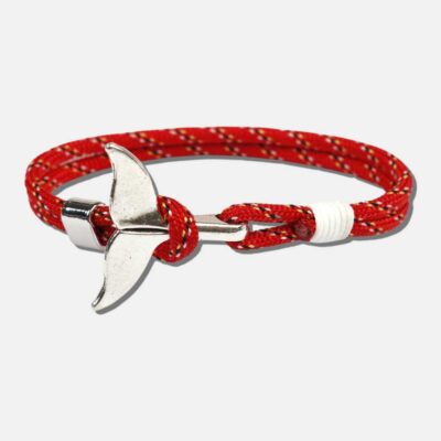 Čierny a hnedý náhrdelník zo žraločích zubov pre surferov