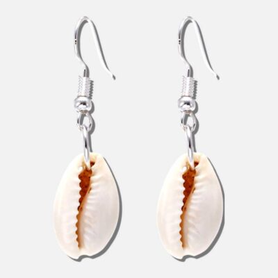 Náramok z bielych mušlí